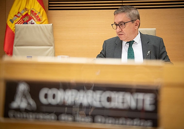 Las salidas de tono del conseller Rovira: del exceso de profesorado al «ventilador de porquería»